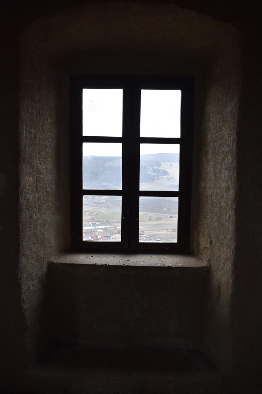 Restoring an old window sash: glazing, repairs, and fitment